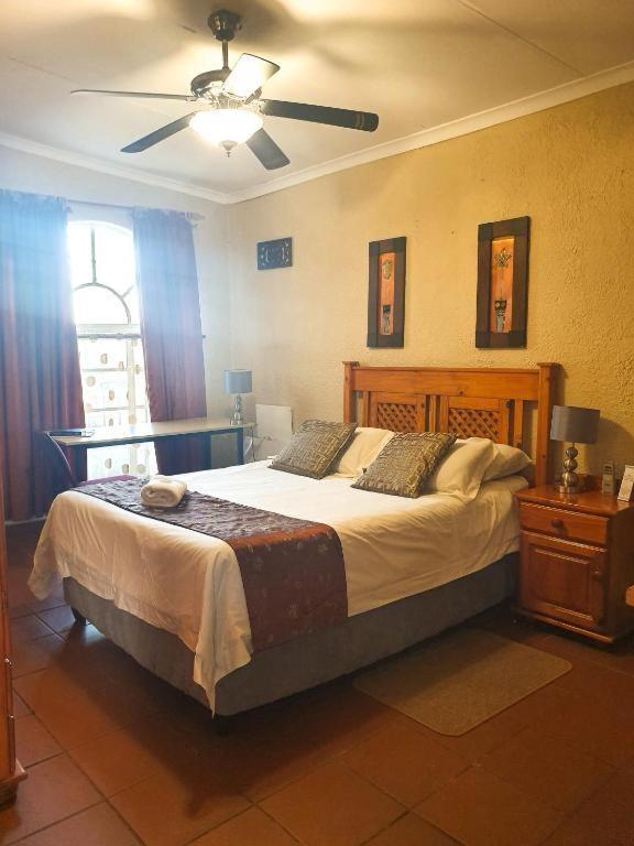 Just Tiffany Guest House & Conference Facility 波切夫斯特鲁姆 外观 照片