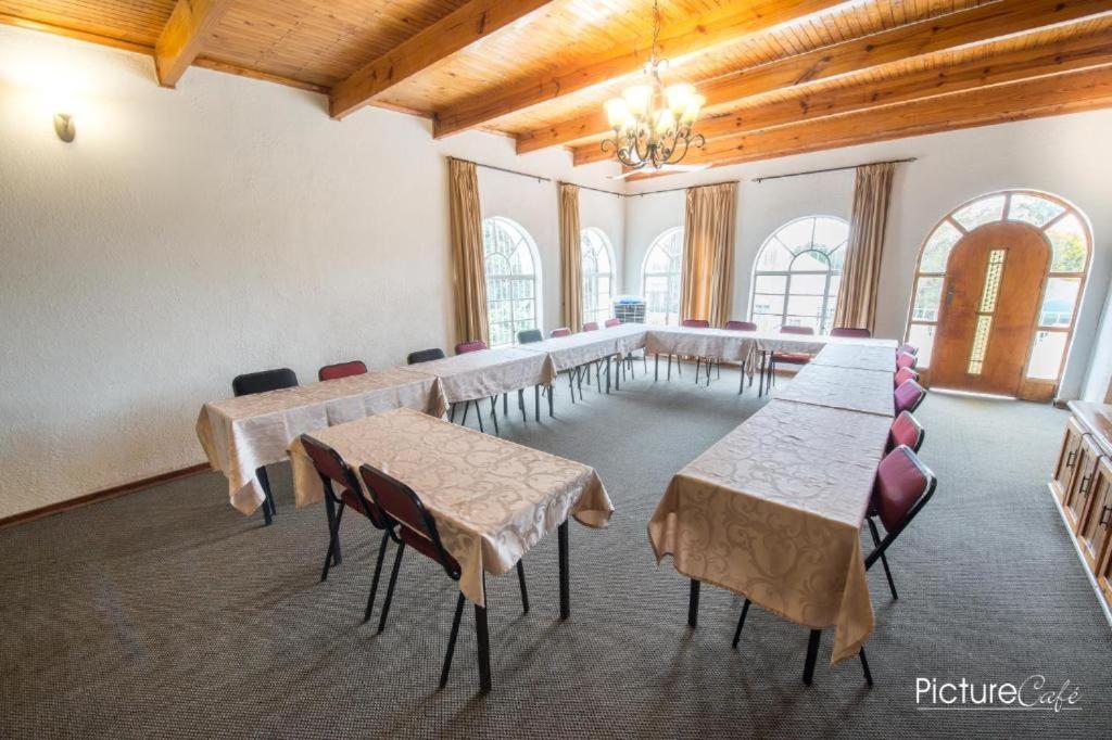 Just Tiffany Guest House & Conference Facility 波切夫斯特鲁姆 外观 照片