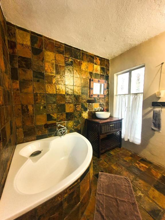 Just Tiffany Guest House & Conference Facility 波切夫斯特鲁姆 外观 照片