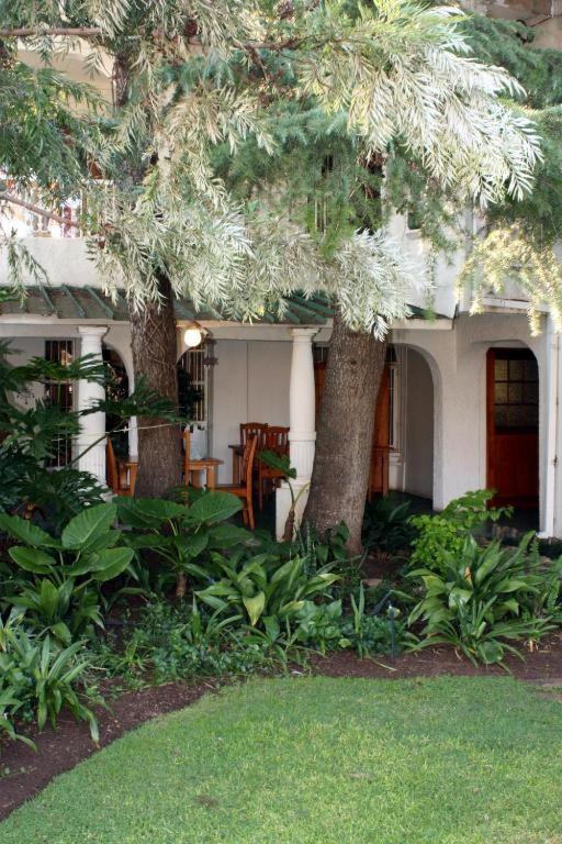 Just Tiffany Guest House & Conference Facility 波切夫斯特鲁姆 外观 照片