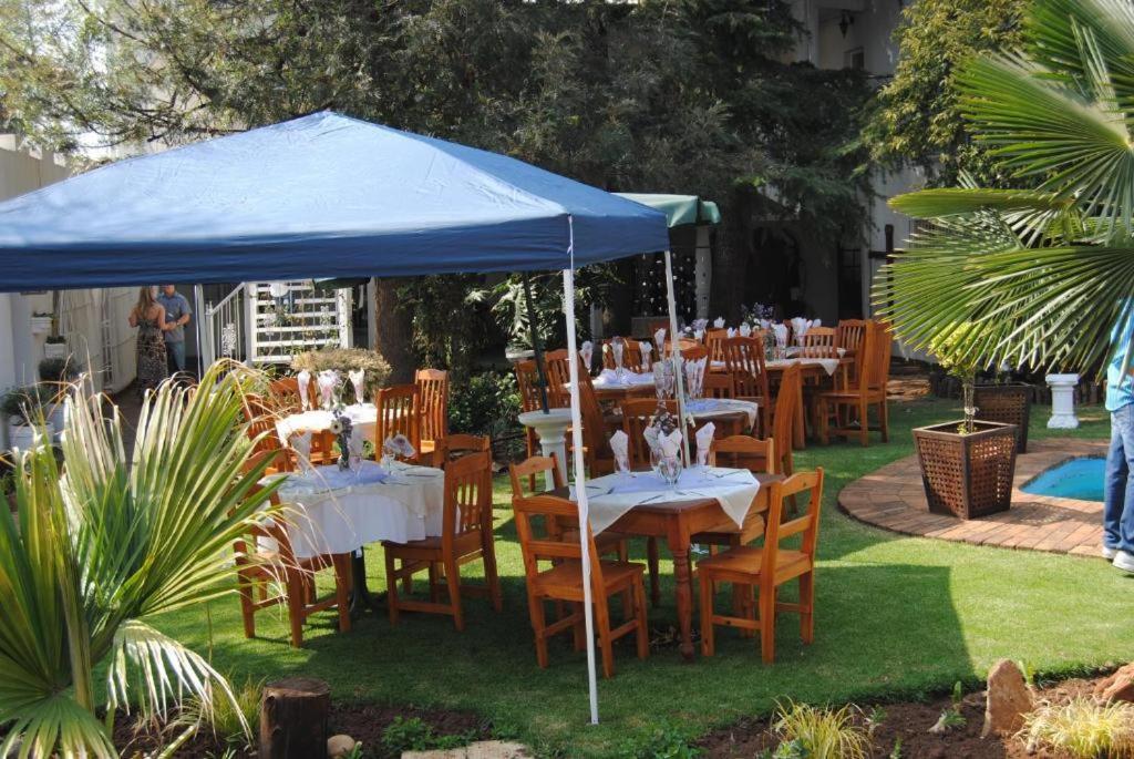 Just Tiffany Guest House & Conference Facility 波切夫斯特鲁姆 外观 照片