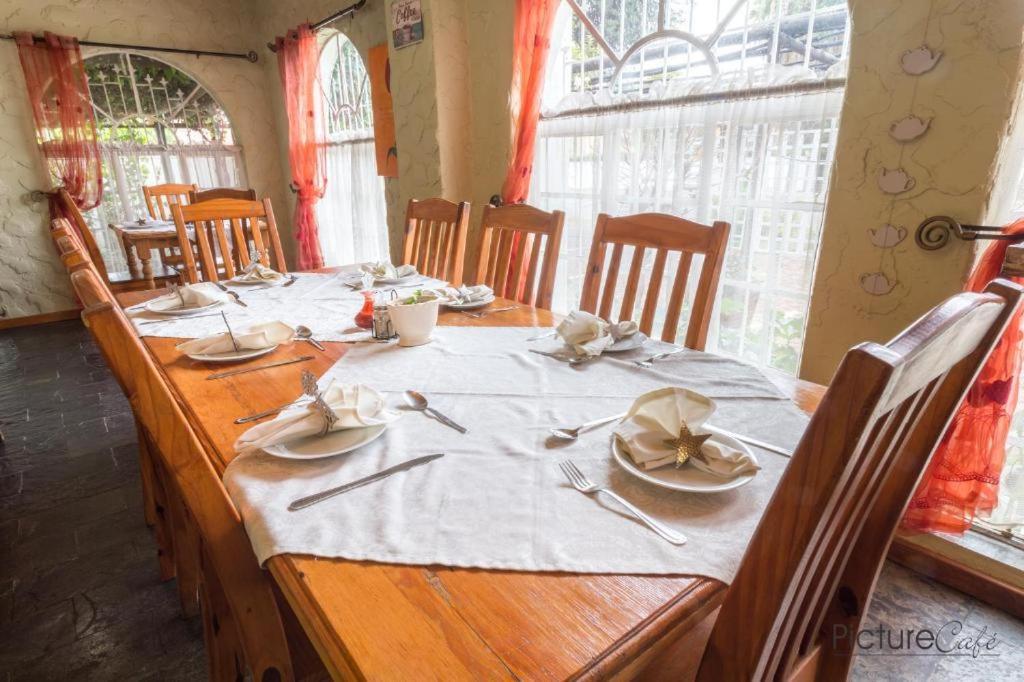 Just Tiffany Guest House & Conference Facility 波切夫斯特鲁姆 外观 照片
